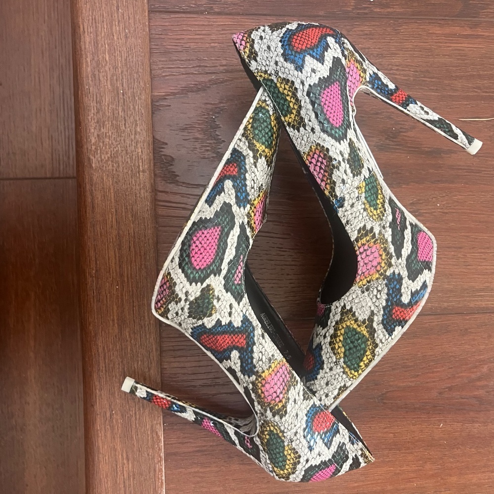 Akira Wang - Snake Pattern Pumps - Picture 2 of 6